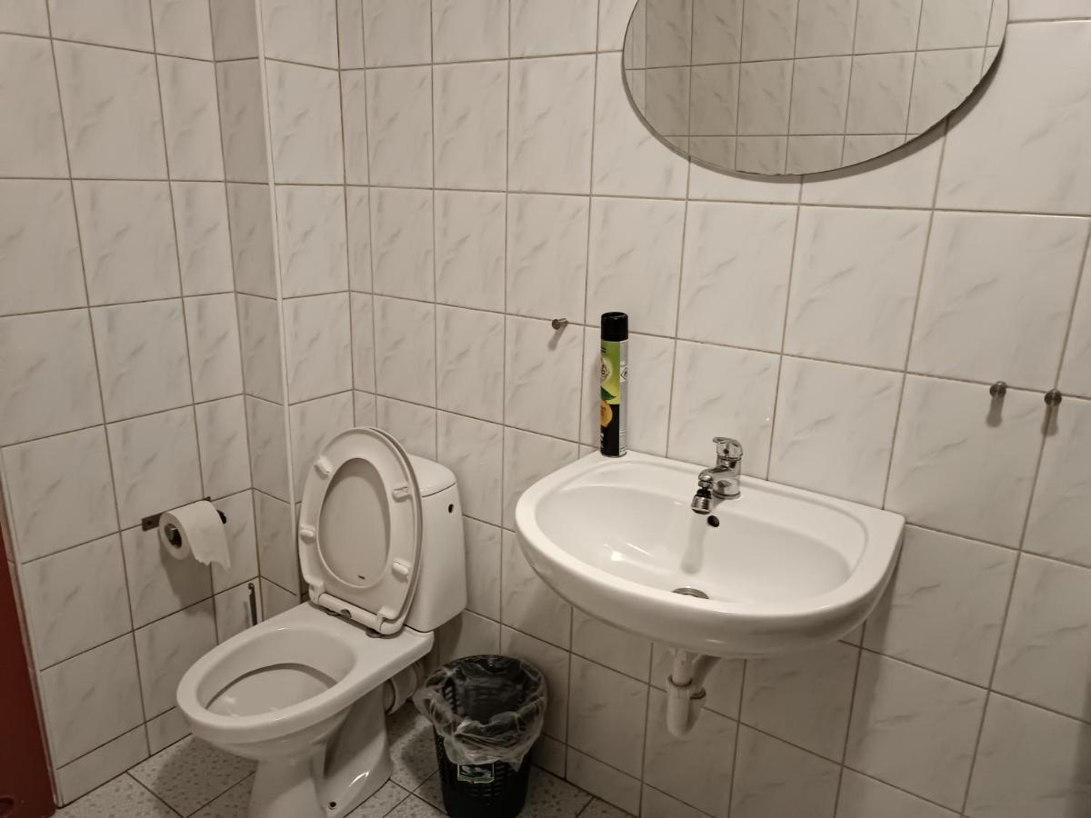 ורשה Hostel Sunrise Liwska מראה חיצוני תמונה